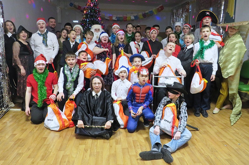 Фото - Три миллиона на детские улыбки: ЕВРАЗ вручил благотворительные подарки на Урале